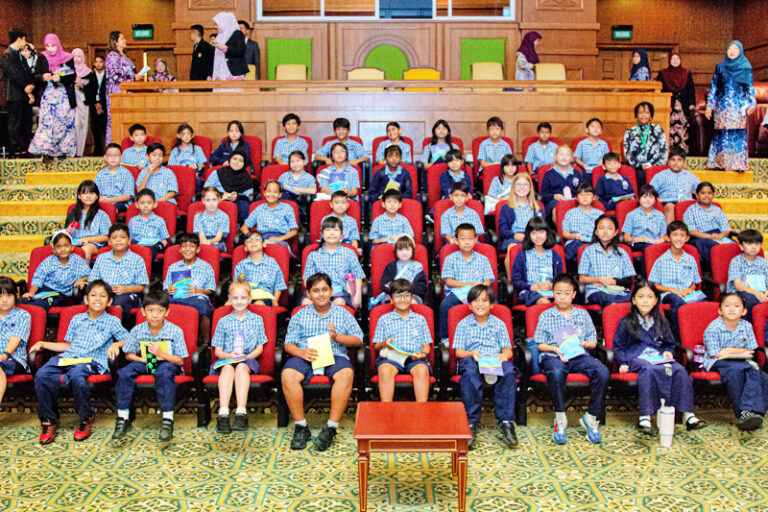 21.11.24 93 pelajar ISB lawat Jabatan Majlis-majlis Mesyuarat