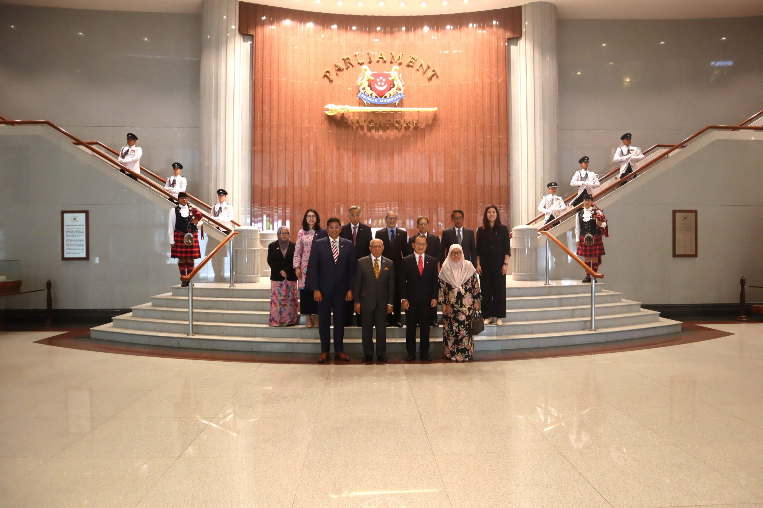 Lawatan YDP MMN ke Singapura (2)
